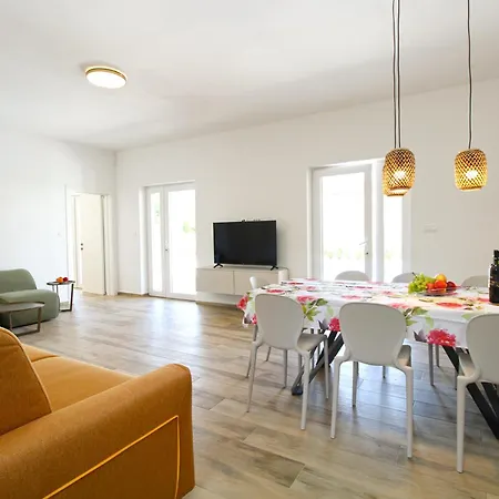 Villa Ruzmarin 2339 Valbandon