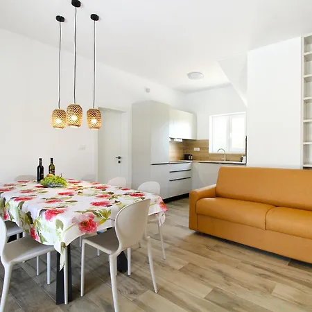 Villa Ruzmarin 2339