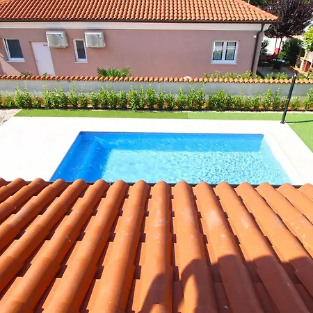 Villa Ruzmarin 2339 Valbandon