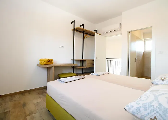 Ruzmarin 2339 Villa Valbandon