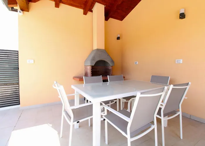 Villa Ruzmarin 2339 *